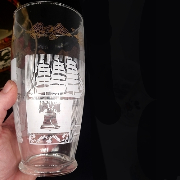 Vintage early American colonial eagle pattern ice bucket & 1 glass - Picture 8 of 10